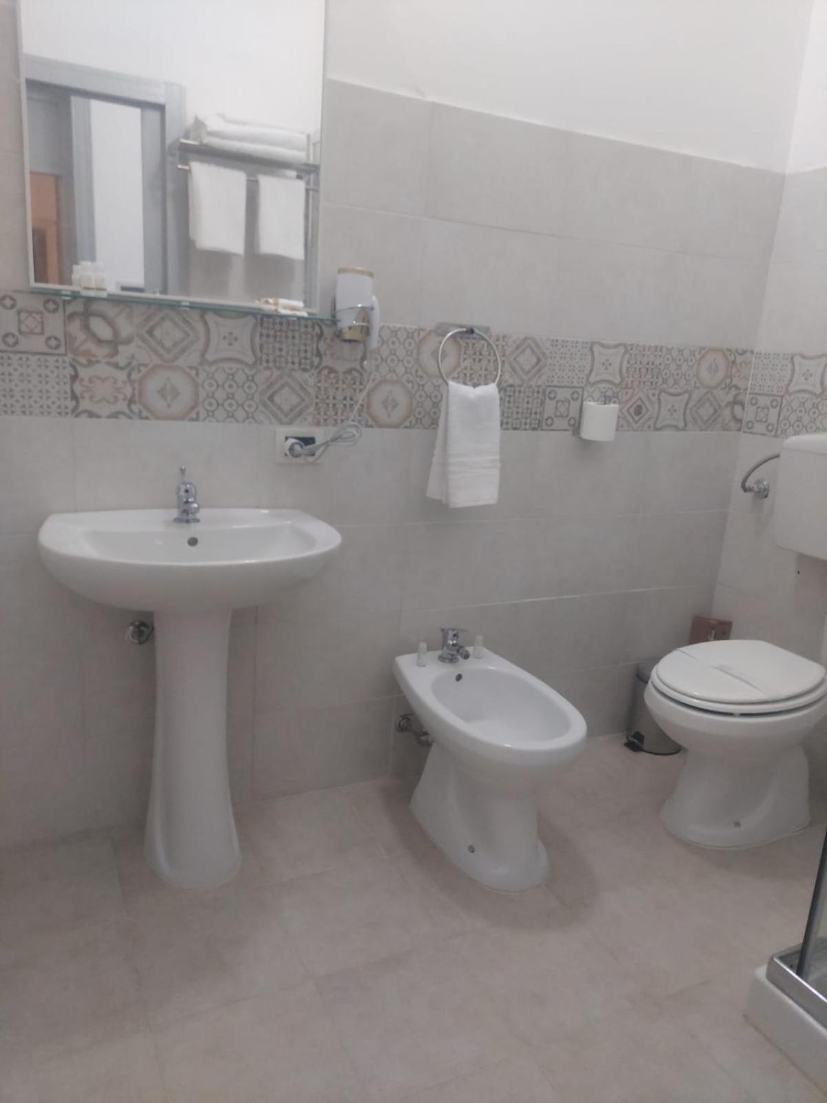 Guest House Lamphotel Militello Palermo Ngoại thất bức ảnh