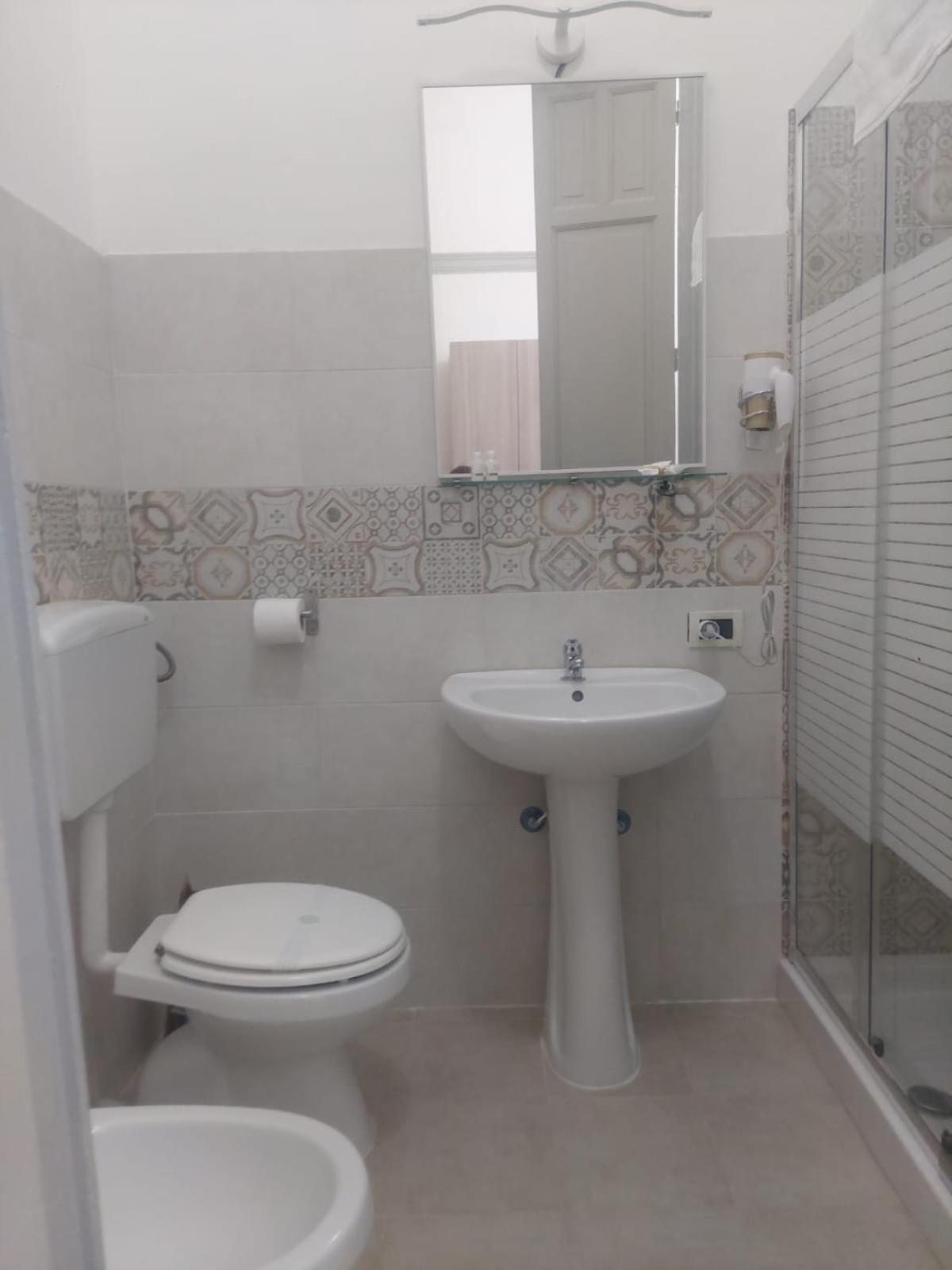 Guest House Lamphotel Militello Palermo Ngoại thất bức ảnh