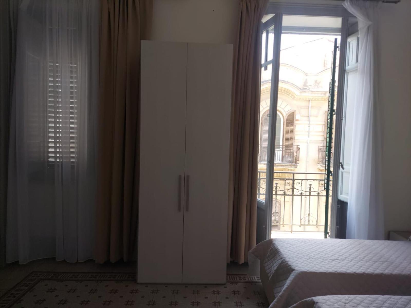 Guest House Lamphotel Militello Palermo Ngoại thất bức ảnh